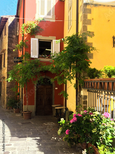 Fototapeta Naklejka Na Ścianę i Meble -  Street in the old town of Italy