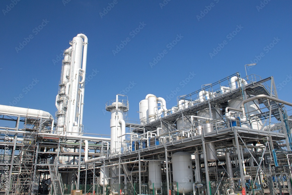 Biocarburant, éthanol, usine Téreos de Lillebonne. Colonnes de distillation