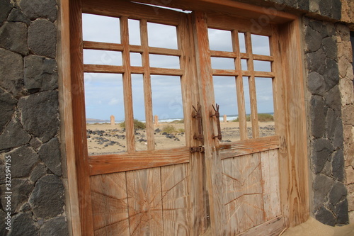 beach house old door