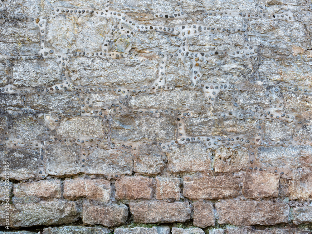 Burgmauer aus Natursteinen von Schloss Marienburg im Stil der Neogotik Burgmauer aus Natursteinen von Schloss Marienburg im Stil der Neogotik