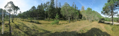 Panorama Isarradweg mit den berühmten Buckelwiesen