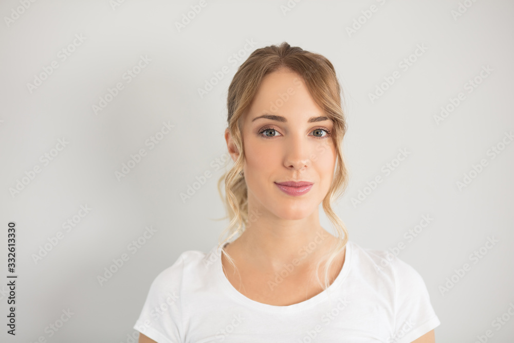 Showing off her sharp gaze and shimmering complexion. Showing off her sharp gaze and shimmering complexion.