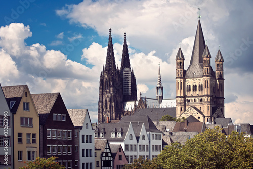 Blick über die Kölner Altstadt auf den Dom