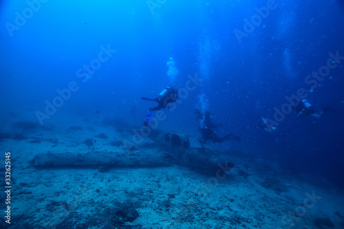 sunken plane diving, plane crash, incident, search under water, crash, divers © kichigin19
