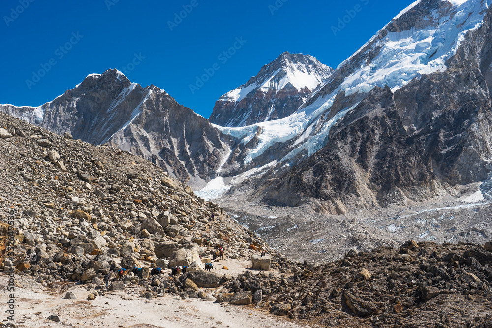 Trekking trail to Everest base camp in Himalaya mountains range, Nepal