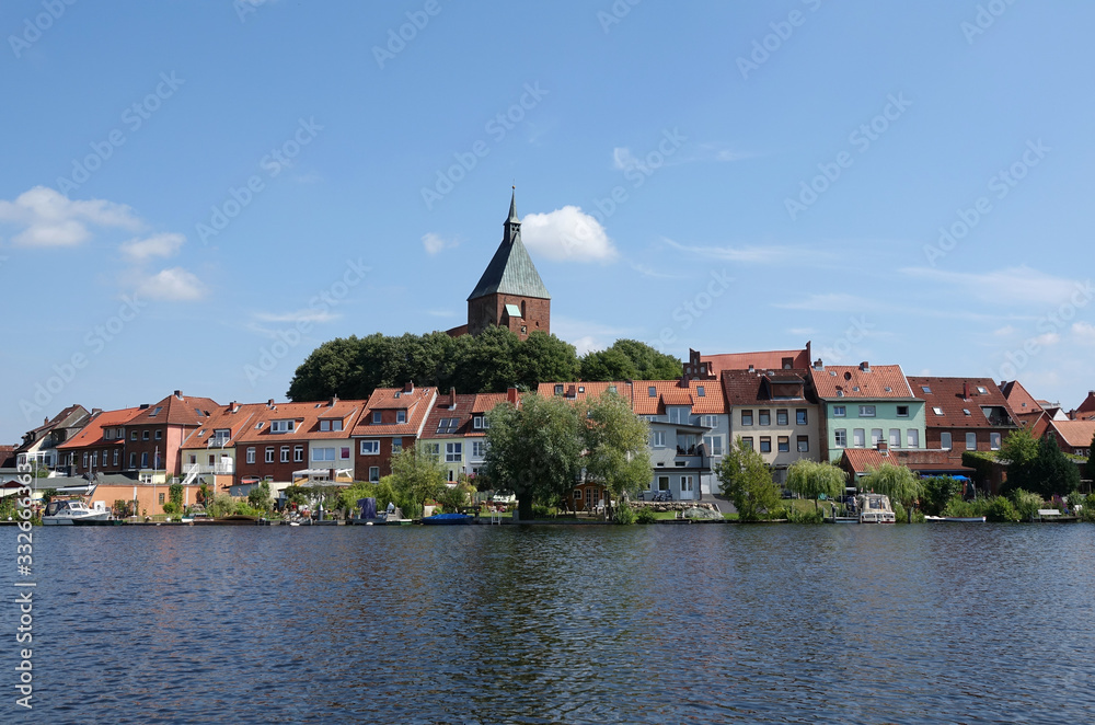 Obraz premium Stadtsee von Mölln mit Kirche
