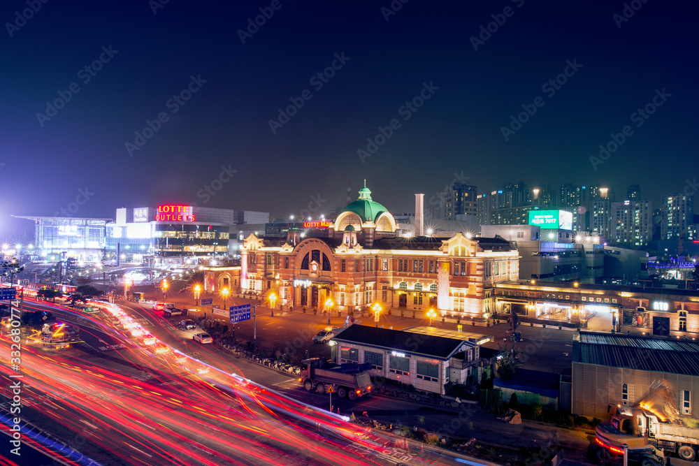 Night traffic blurs past Seoul Station, Seoul Station is a major railway station in Seoul, the capital of South Korea. Night traffic blurs past Seoul Station, Seoul Station is a major railway station in Seoul, the capital of South Korea.