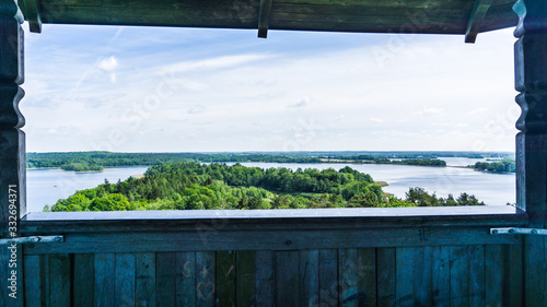 Ausblick vom Aussichtsturm über Landschaft mit Wald und Krakower See
