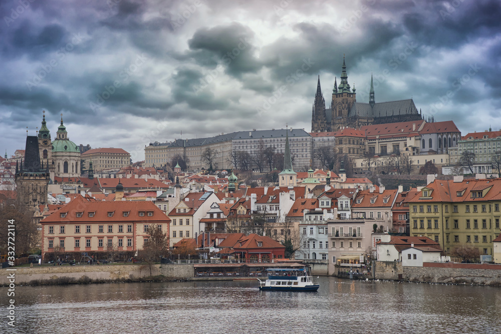 Obraz premium Prague, Bohemia, Czech Republic. Hradcany is the Praha Castle with hurches, chapels, halls and towers from every period of its history.