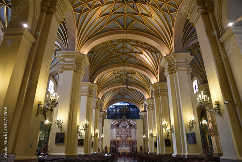 Nef baroque à la cathédrale de Lima, Pérou
