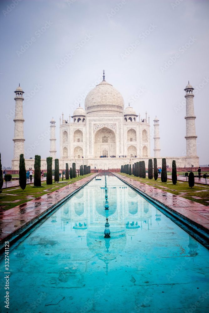 Fototapeta premium taj mahal in agra india