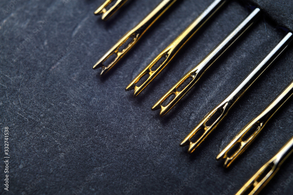 Set of sewing needles with carabiners, gold plated. Set of sewing needles with carabiners, gold plated.