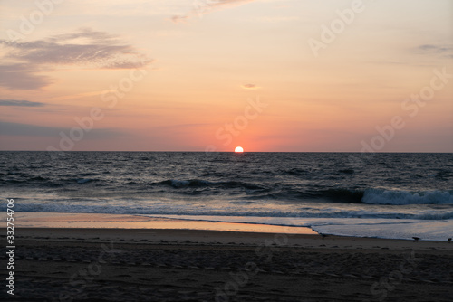 Fototapeta Naklejka Na Ścianę i Meble -  Sunrise breaking the horizon 4