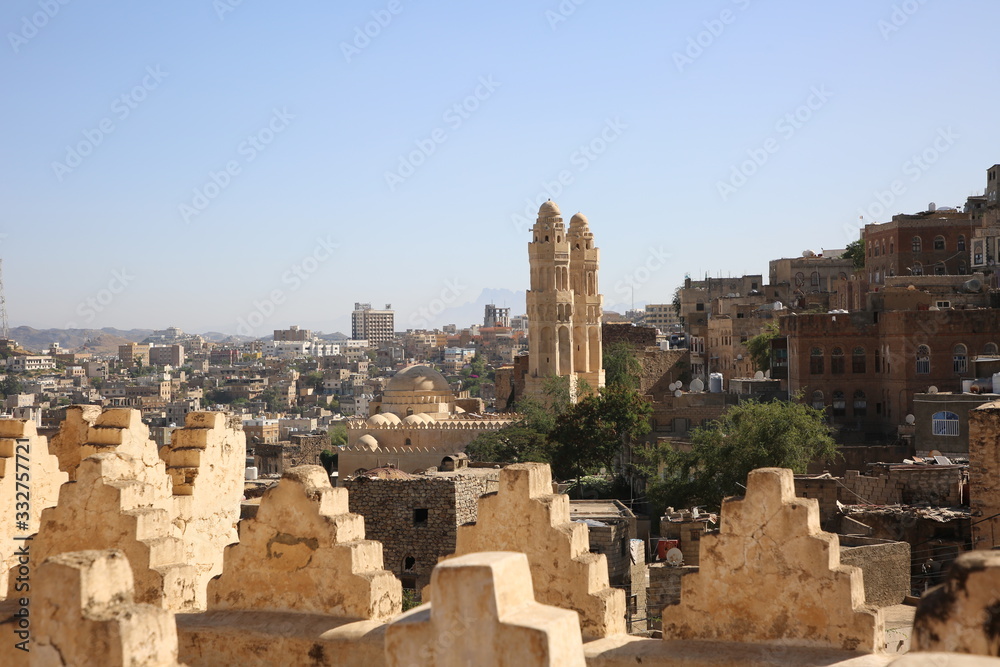 A scene of the old city of Taiz, and the historical Ashrafieh Mosque shows the most important historical monuments in the city