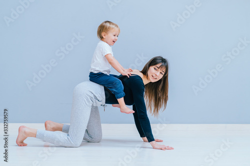 Foto Conception of motherhood youth and energy