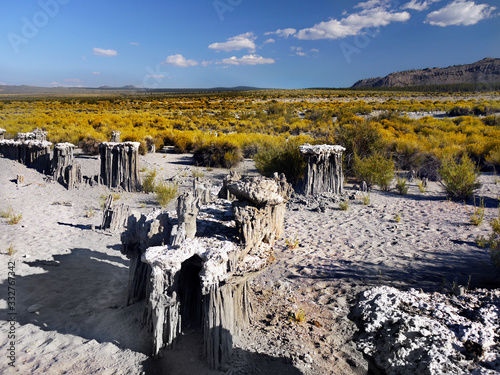 Fotografia tufa rocks formations in desert landscape