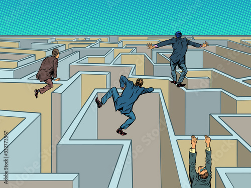 Competition, who will be the first to pass the maze
