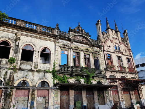 Canvas Print Old crumbled ruin near the port of Manaus. Amazon – Brazil