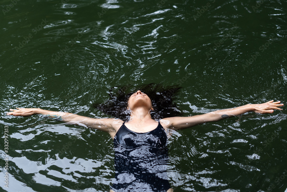 Fototapeta premium girl in water