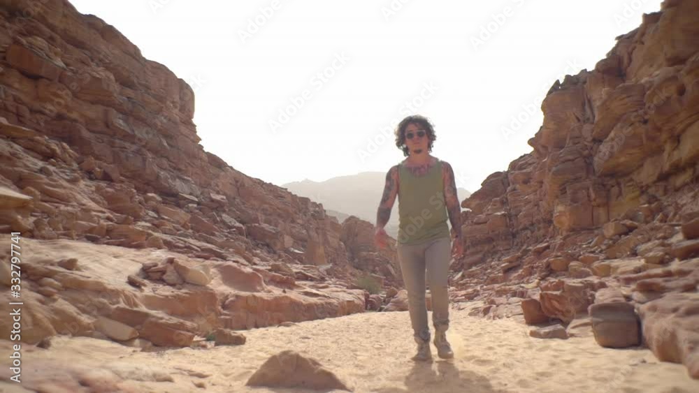 The guy goes through the desert, travels, heat, Sahara The guy goes through the desert, travels, heat, Sahara