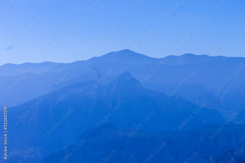 montañas azules