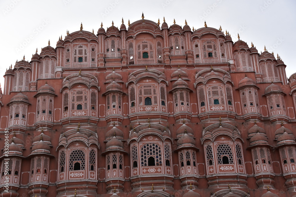 インドのラジャスタン州のジャイプル
ピンクシティーのジャイプル
ハワ・マハルと呼ばれる、風の宮殿
美しい建築物とテラスと装飾 インドのラジャスタン州のジャイプル
ピンクシティーのジャイプル
ハワ・マハルと呼ばれる、風の宮殿
美しい建築物とテラスと装飾