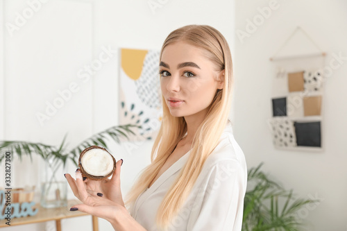 Young woman holding fresh c...