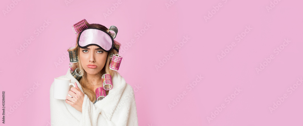 Sad girl in blanket and with curlers woke up - obrazy, fototapety, plakaty 