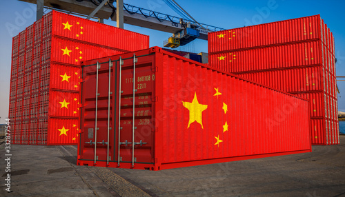 Canvas Print Unloading containers with the Chinese flag at the port quay