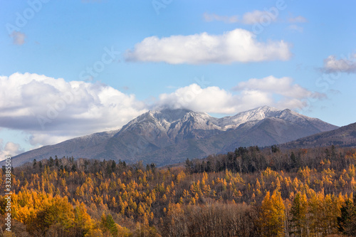 日本・北海道東部、斜里岳と秋の風景