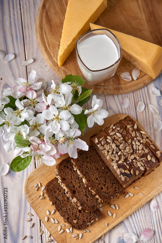 Tableau sur toile Dark multigrain bread made from rye, wheat, oats and barley with sunflower and flax seeds