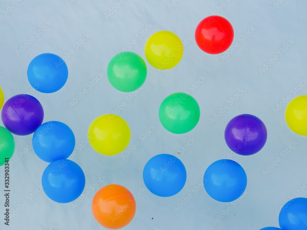 Fototapeta premium Many colored rubber balls float on the water.