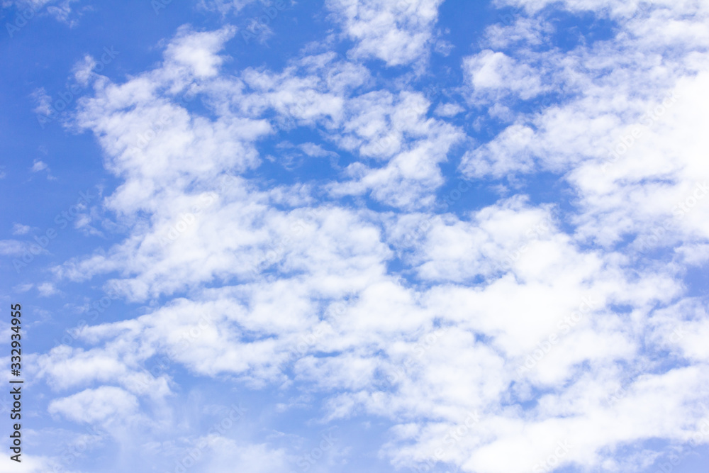 Obraz premium Clear blue color sky with white cloud background