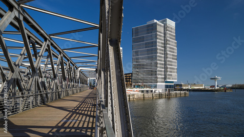 Hamburg - Magedeburger Brücke und Buenos-Aires-Kai