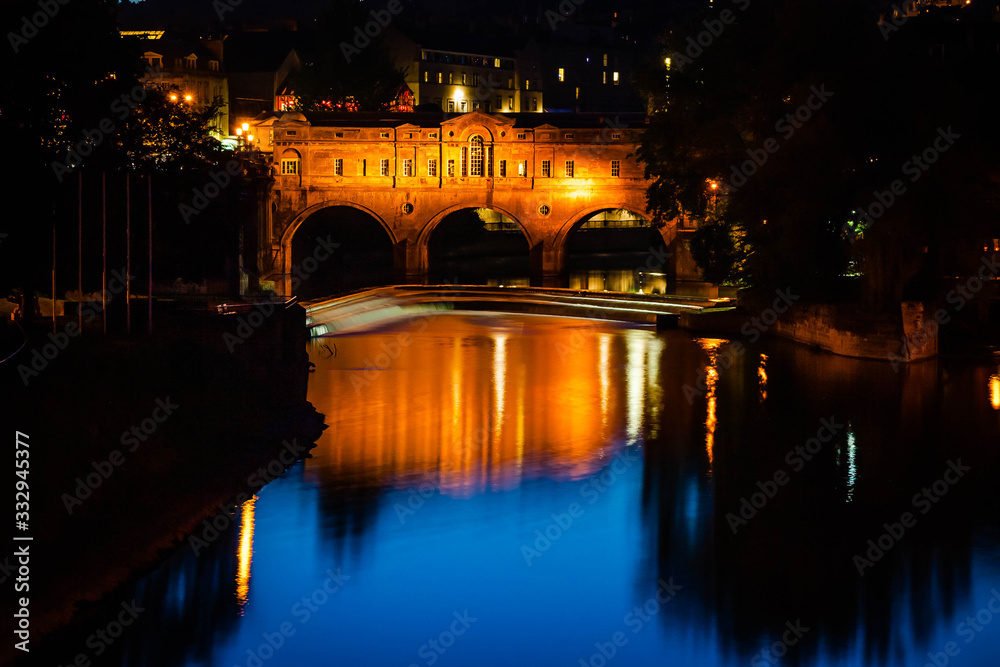 Bath and Pultney Bridge by night