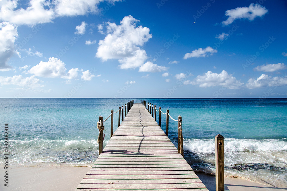 Fototapeta premium Chodnik do najbielszego horyzontu