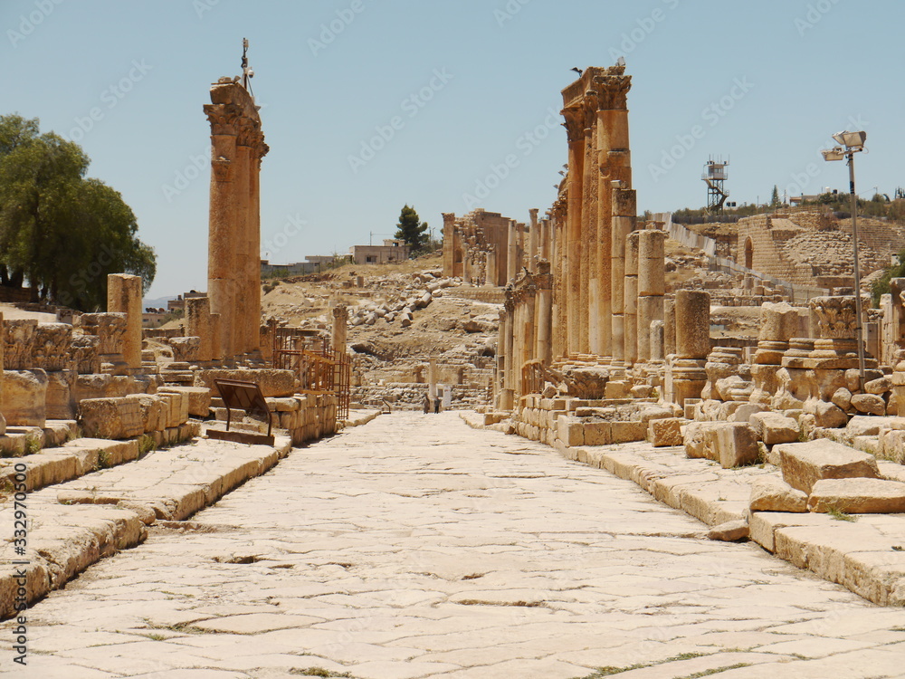 Obraz premium colonnaded street Cardo Maximus, Jerash, kingdom Jordan, Middle East