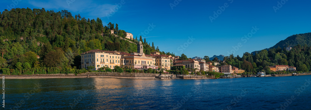 Fototapeta premium Bellagio, panorama con vista dal lago. Lago di Como. Nord Italia