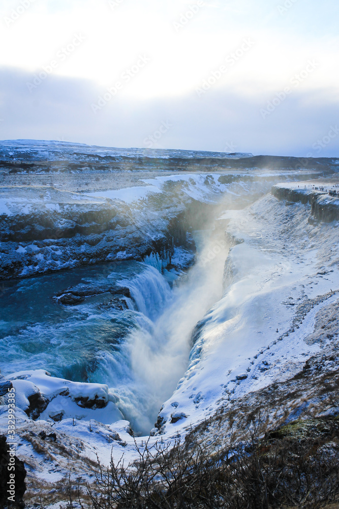 Iceland shows you a wild, natural and authentic landscape full of waterfall and glaciars all year above all when you go on winter.
