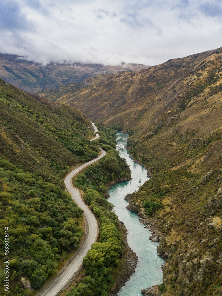 Fluss und Straße mit der Drohne fotografiert - Kawarau River