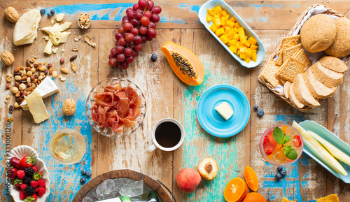 brunch breakfest fruits on table