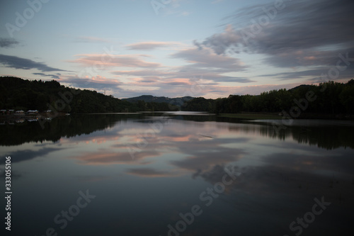 tramonto sul lago