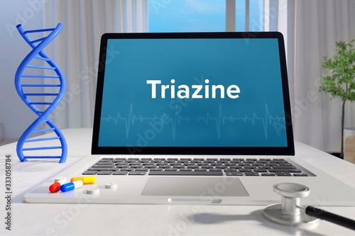 Triazine – Medizin, Gesundheit. Computer im Büro mit Begriff auf dem Bildschirm. Arzt, Krankheit, Gesundheitswesen photo