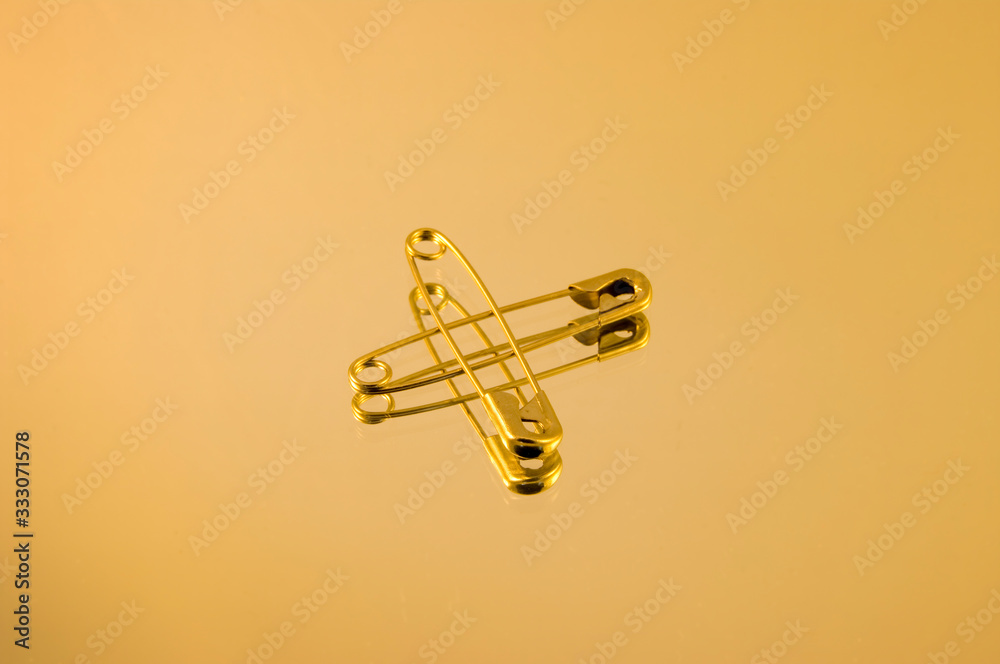 safety pin safety pin