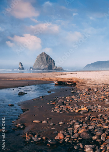 Obraz na plátně Haystack Rock, Cannon Beach, Oregon Coast