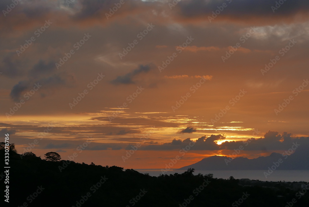 coucher de soleil sur Moorea, polynésie française