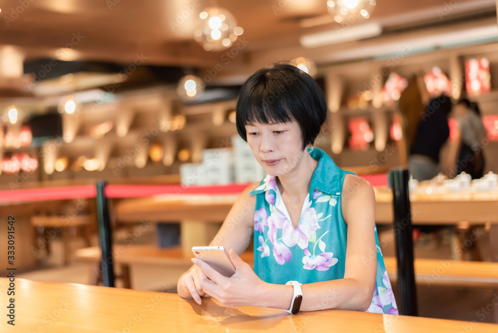 woman talk on cellphone at a coffee shop woman talk on cellphone at a coffee shop