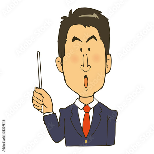 説明するスーツの男性　
