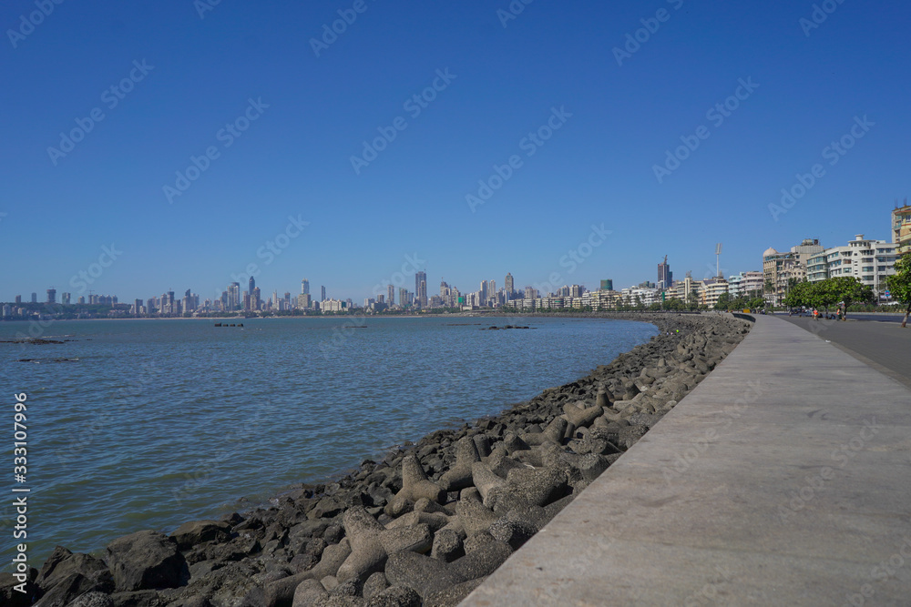 Fototapeta premium Lock down In Mumbai Marine Lines Arabian Sea Maharashtra India 