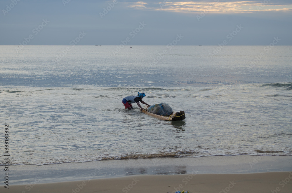 Φωτογραφία Sunrise bringds fishermen to the shore, to their nest, brings lot of hopes and f
